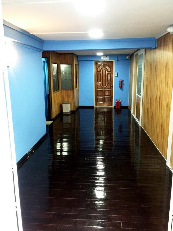 Htinn Yue Tann Hostel Yangon Bagian luar foto
