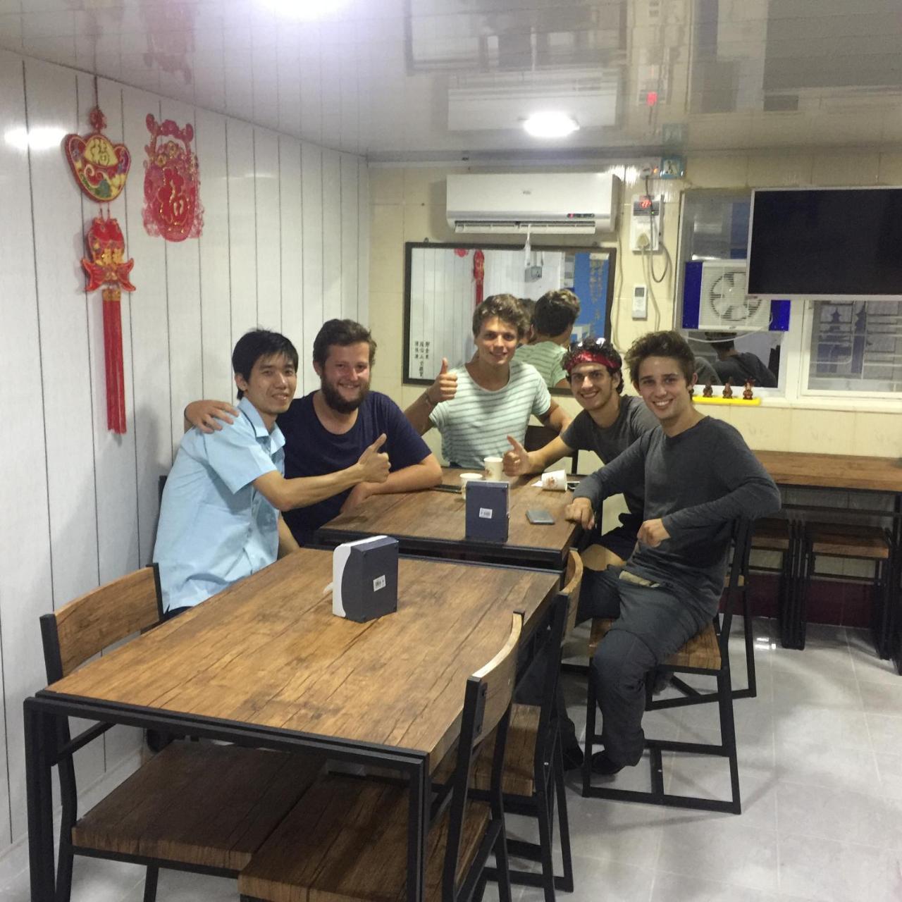 Htinn Yue Tann Hostel Yangon Bagian luar foto